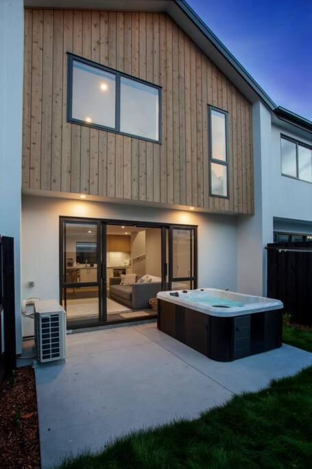 Apartmán Stylish Townhouse With Hot Tub Christchurch Exteriér fotografie