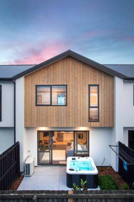 Apartmán Stylish Townhouse With Hot Tub Christchurch Exteriér fotografie