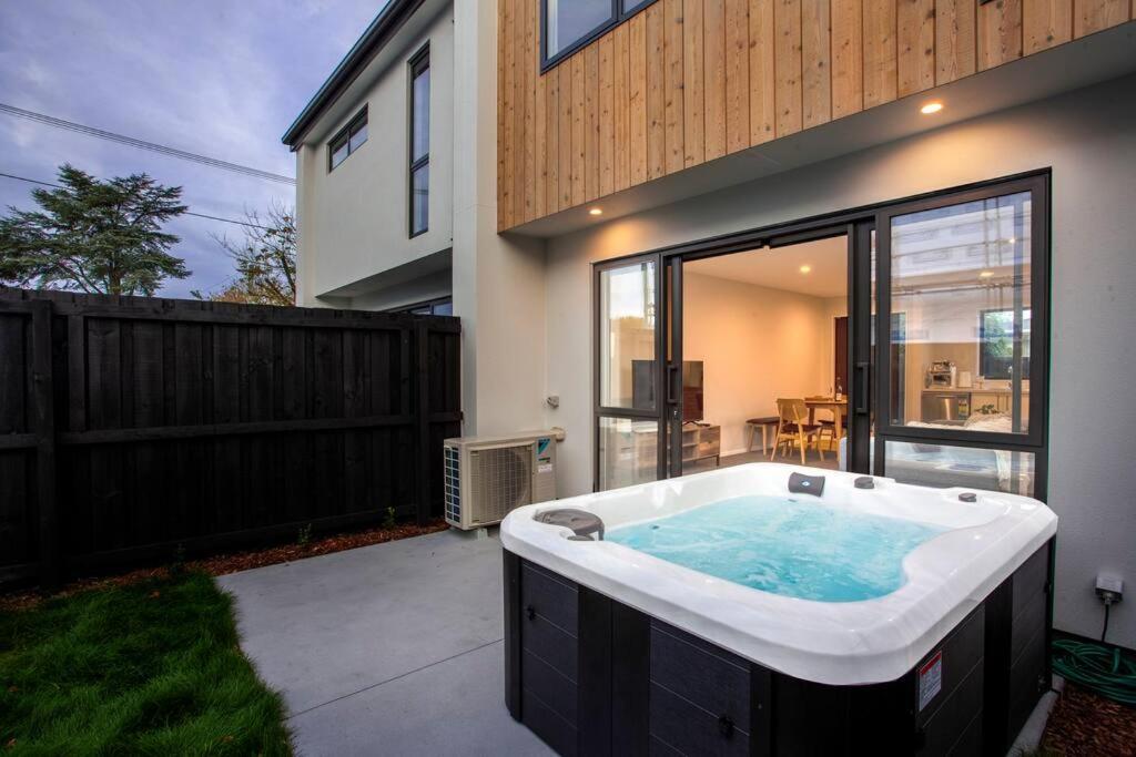 Apartmán Stylish Townhouse With Hot Tub Christchurch Exteriér fotografie